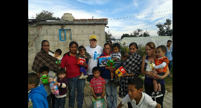 Delivery of toys in Yautepec, in the Municipality of Ixtapan de la Sal