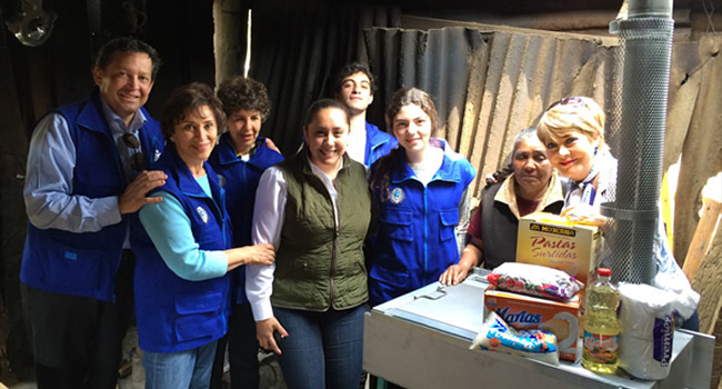 Entrega de estufas Ecológicas cobijas y ropa a 150 familias del Municipio de Amececa