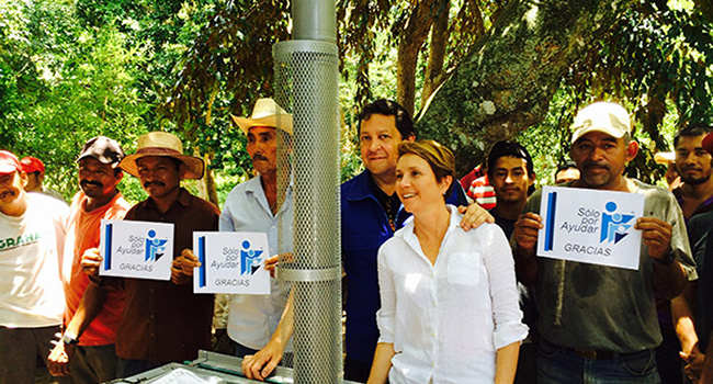 Entrega de estufas ecológicas en el poblado de Francisco Madero Tabasco. En alianza con de Corazon Kaobah