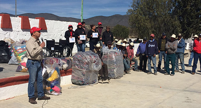 Entrega de ropa y sillas de ruedas en comunidades del Estado de Coahuila. Gracias Fundación POR AMOR POR TI por ayudarnos a ayudar