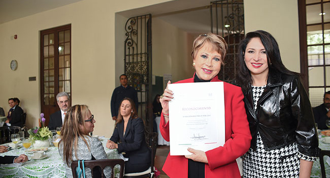 Recibimos un reconocimiento por parte del Sistema Nacional para el Desarrollo Integral de la Familia DIF  por nuestro trabajo en beneficio de la población vulnerable.