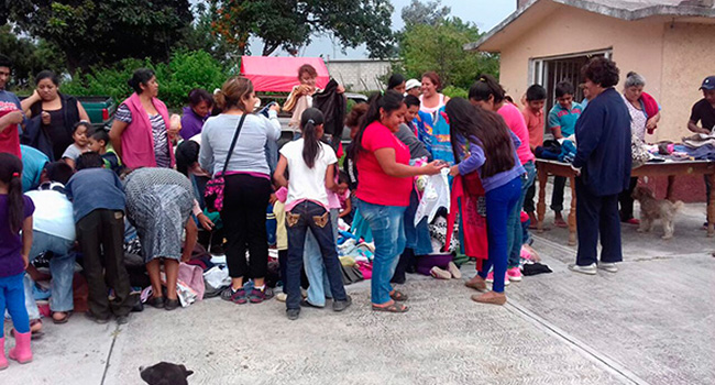 Gracias a sus donaciones pudimos hacer entrega de ropa a vecinos jornaleros del Barrio de Piñuelas de Nepantla, Estado de México.