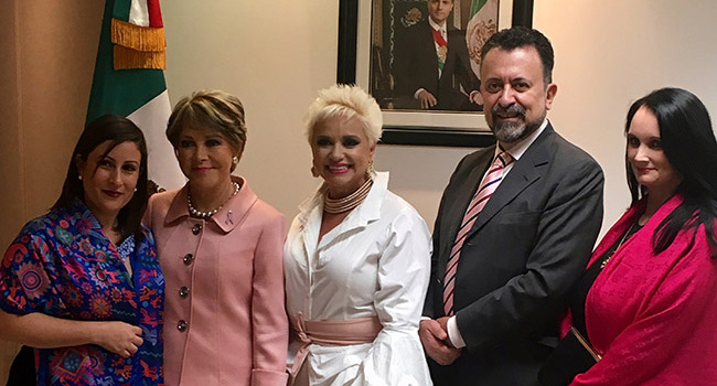 Durante el Mes Rosa, participando en el Consulado de México en Los Ángeles junto con MAITE Prida promoviendo la detección oportuna de Cáncer de mama