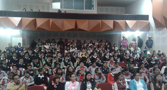 Plática sobre detección oportuna de cáncer de mama en Zitácuaro, Michoacán. Gracias DIF Zitácuaro por el espacio brindado.