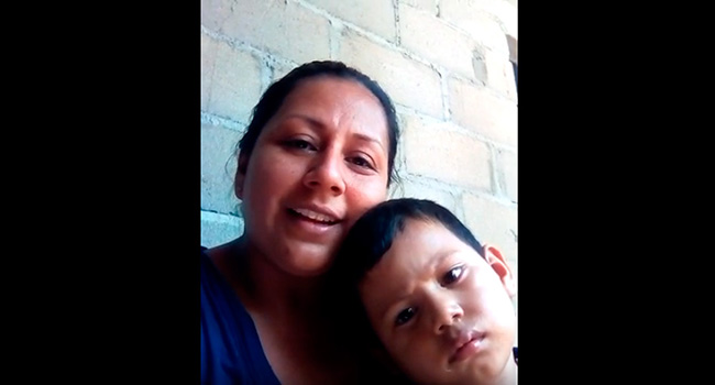 She is Ana Rosa, mother of Víctor who has cerebral palsy and every month has to find the form that it does not lack medicine to its son
