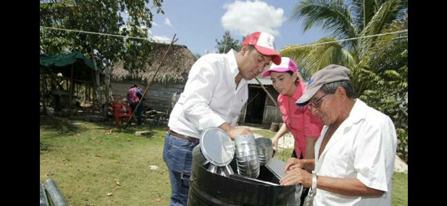 Entrega de braseros ecológicos en comunidades de Quintana Roo.